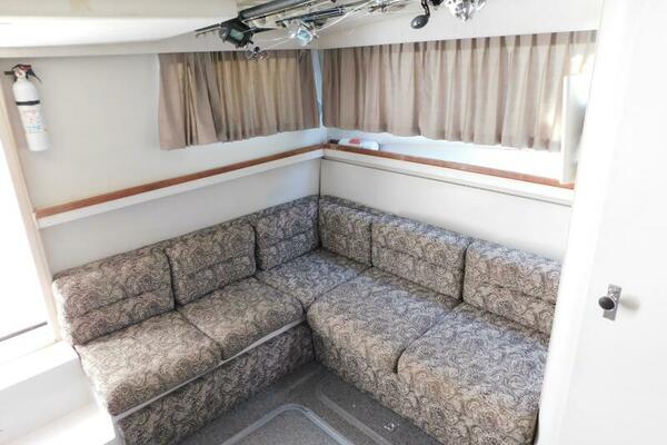 33ft Wellcraft Yacht For Sale