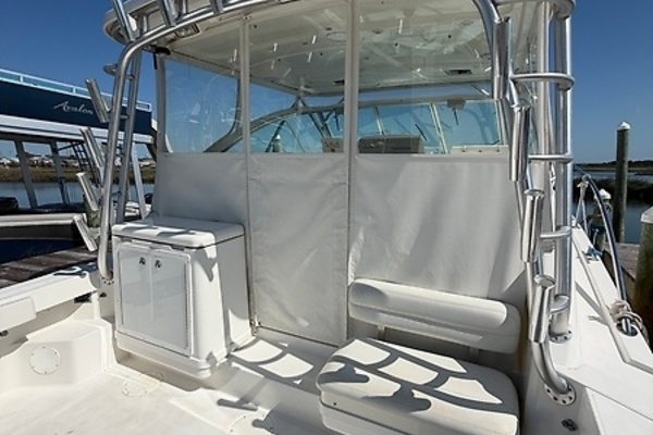 Photo of the 2005 Rampage 33 Express