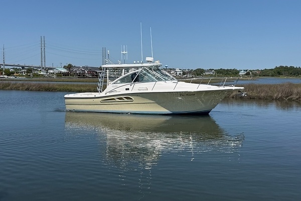 Photo of the 2005 Rampage 33 Express