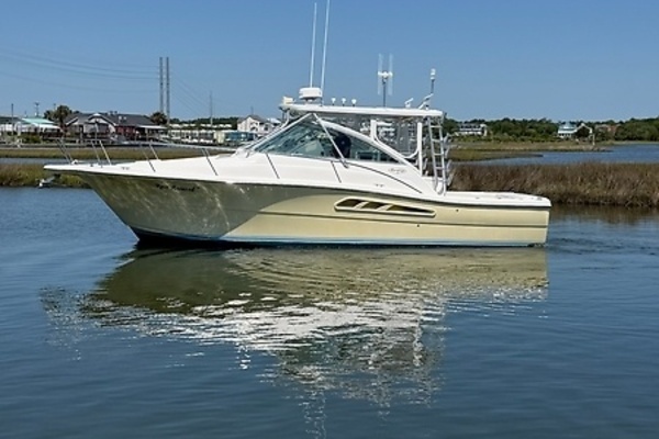 Photo of the 2005 Rampage 33 Express