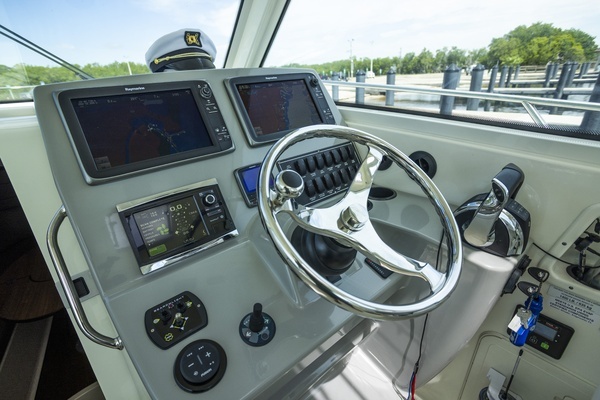 2014 Boston Whaler 31