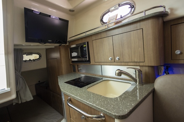 2014 Boston Whaler 31