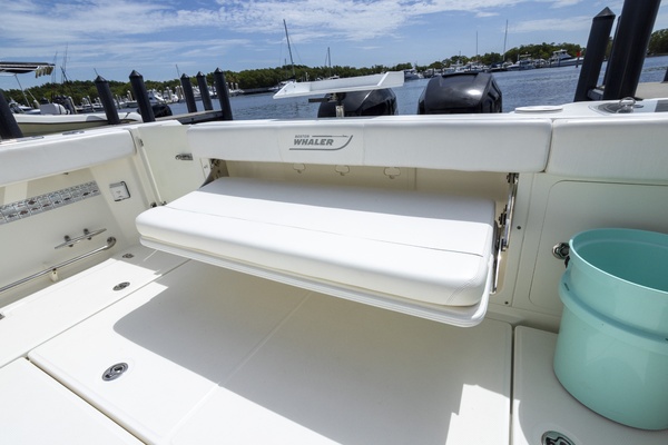 31ft Boston Whaler Yacht For Sale