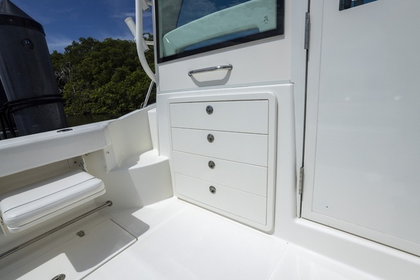 2014 Boston Whaler 31