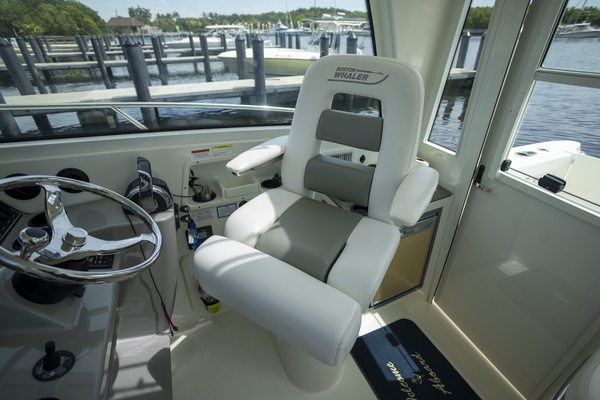 31ft Boston Whaler Yacht For Sale