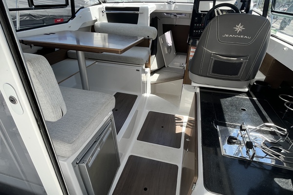GERONIMO 27ft Jeanneau Yacht For Sale