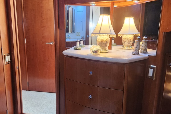 53ft Carver Yacht For Sale