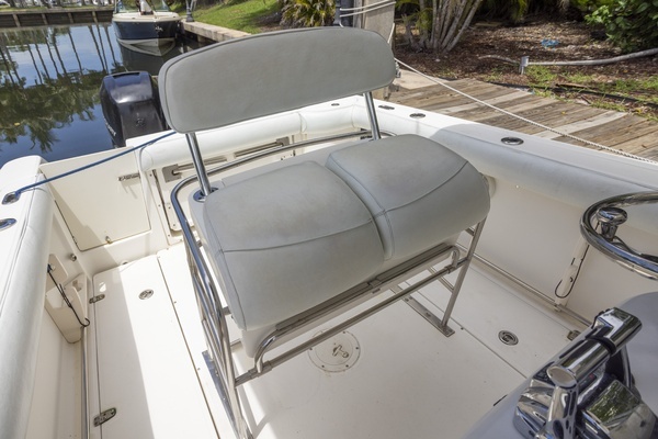 Photo of the 2007 Boston Whaler 270 OUTRAGE