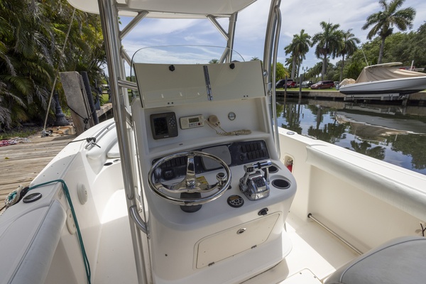 27ft Boston Whaler Yacht For Sale