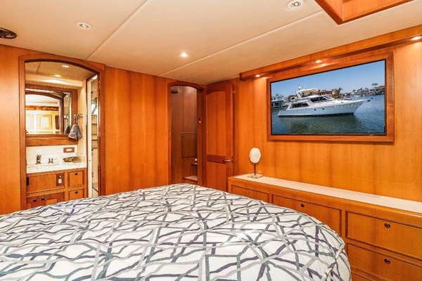 2005 Offshore Yachts 54