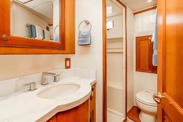 2005 Offshore Yachts 54
