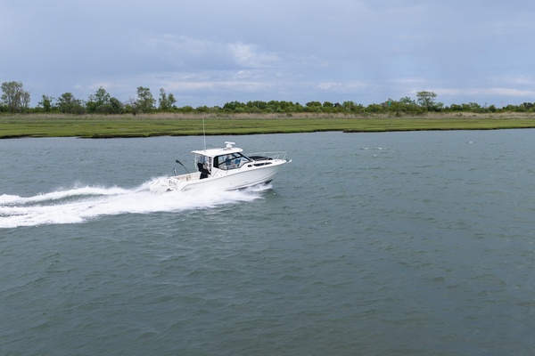 32ft Boston Whaler Yacht For Sale