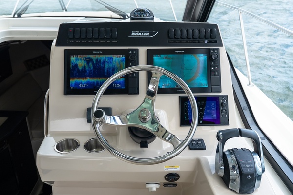 32ft Boston Whaler Yacht For Sale
