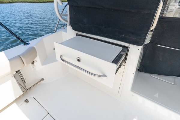32ft Boston Whaler Yacht For Sale