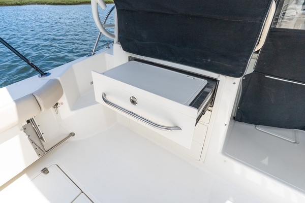 2020 Boston Whaler 32