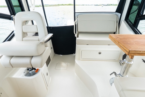 2020 Boston Whaler 32
