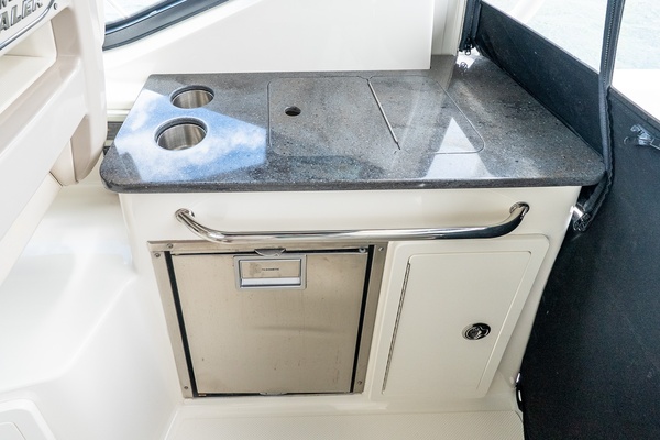 32ft Boston Whaler Yacht For Sale
