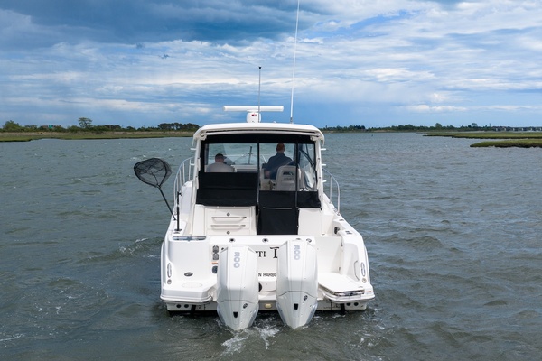32ft Boston Whaler Yacht For Sale