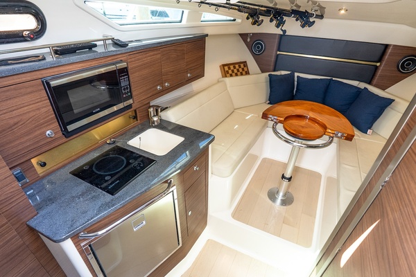 32ft Boston Whaler Yacht For Sale