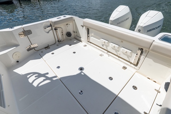 32ft Boston Whaler Yacht For Sale