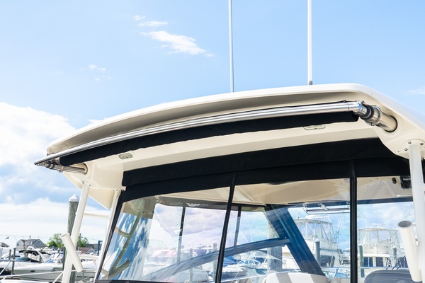 32ft Boston Whaler Yacht For Sale