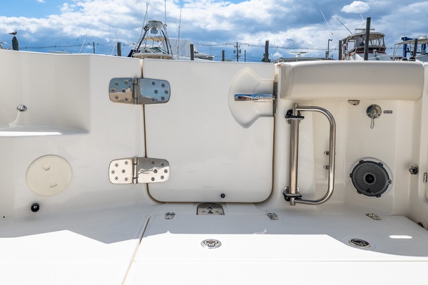 32ft Boston Whaler Yacht For Sale