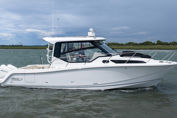 32ft Boston Whaler Yacht For Sale