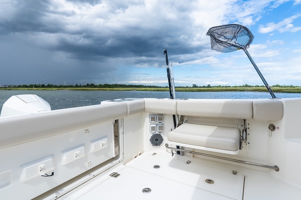 32ft Boston Whaler Yacht For Sale
