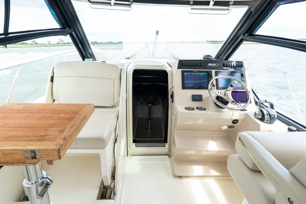 2020 Boston Whaler 32
