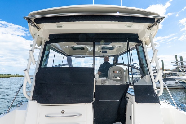32ft Boston Whaler Yacht For Sale