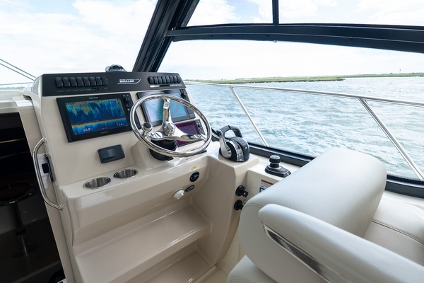2020 Boston Whaler 32