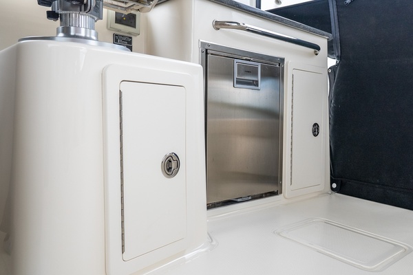 32ft Boston Whaler Yacht For Sale
