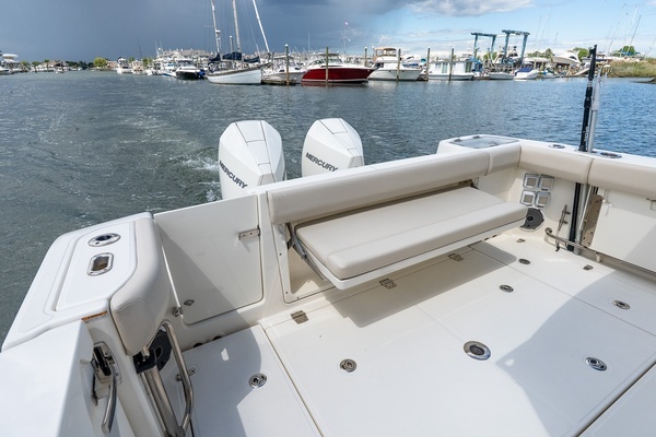 2020 Boston Whaler 32