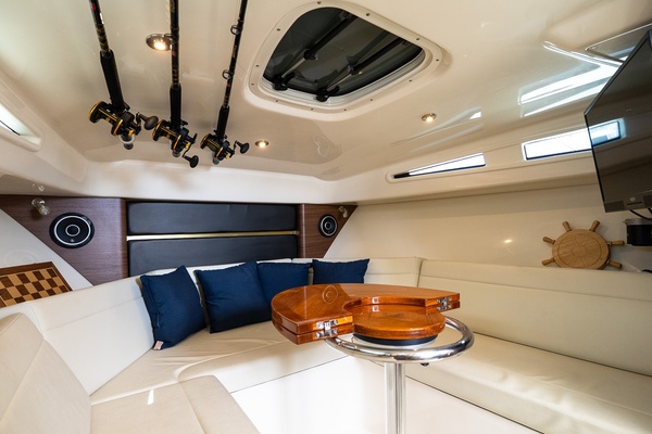 32ft Boston Whaler Yacht For Sale