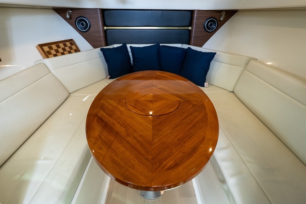 32ft Boston Whaler Yacht For Sale