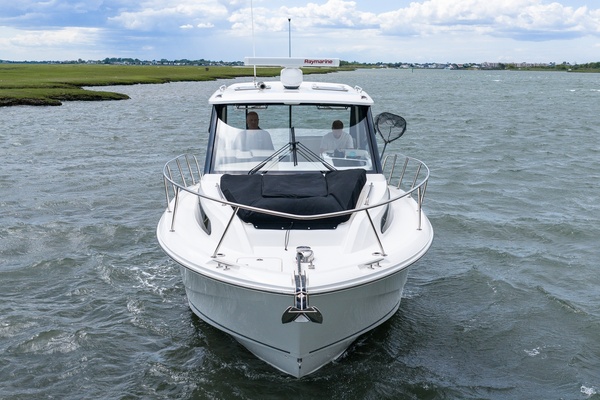 32ft Boston Whaler Yacht For Sale