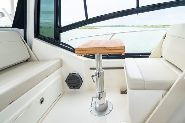 32ft Boston Whaler Yacht For Sale