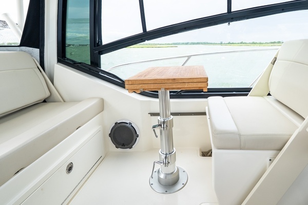 2020 Boston Whaler 32