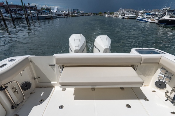 32ft Boston Whaler Yacht For Sale