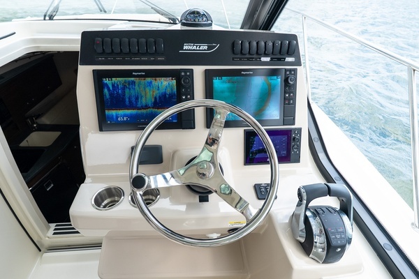 2020 Boston Whaler 32