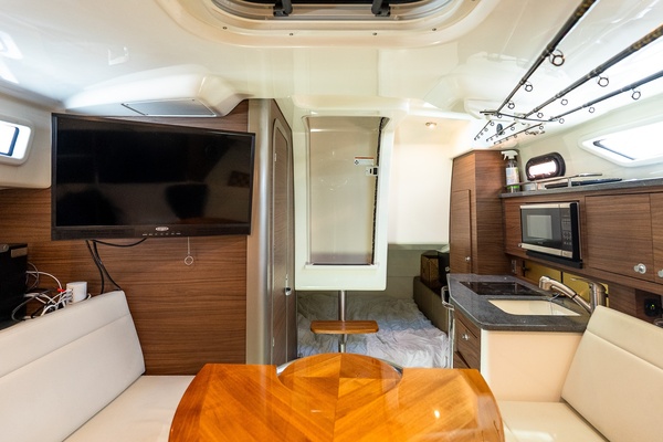 32ft Boston Whaler Yacht For Sale