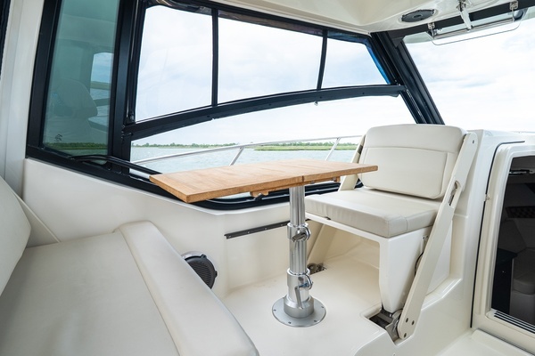 2020 Boston Whaler 32
