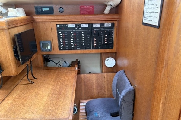 INNISFREE 46ft Hunter Yacht For Sale