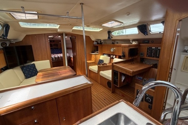 INNISFREE 46ft Hunter Yacht For Sale