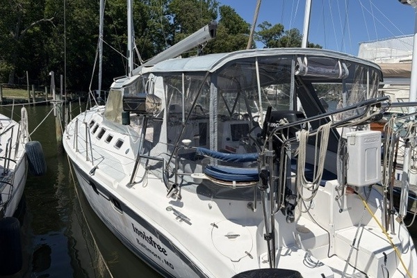INNISFREE 46ft Hunter Yacht For Sale