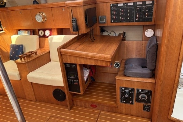INNISFREE 46ft Hunter Yacht For Sale