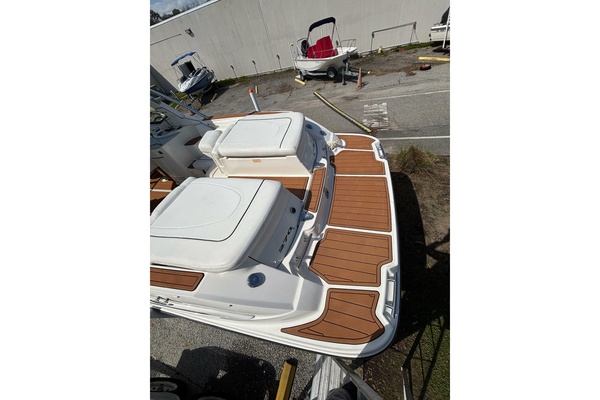 JUST ADD WATER 27ft Sea Ray Yacht For Sale