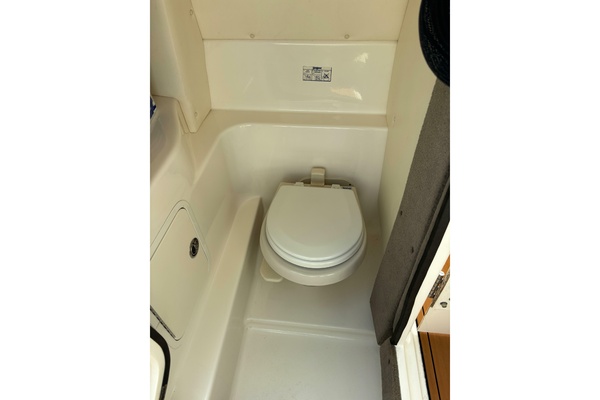 JUST ADD WATER 27ft Sea Ray Yacht For Sale