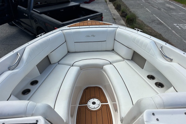 JUST ADD WATER 27ft Sea Ray Yacht For Sale