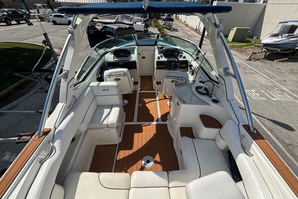 JUST ADD WATER 27ft Sea Ray Yacht For Sale